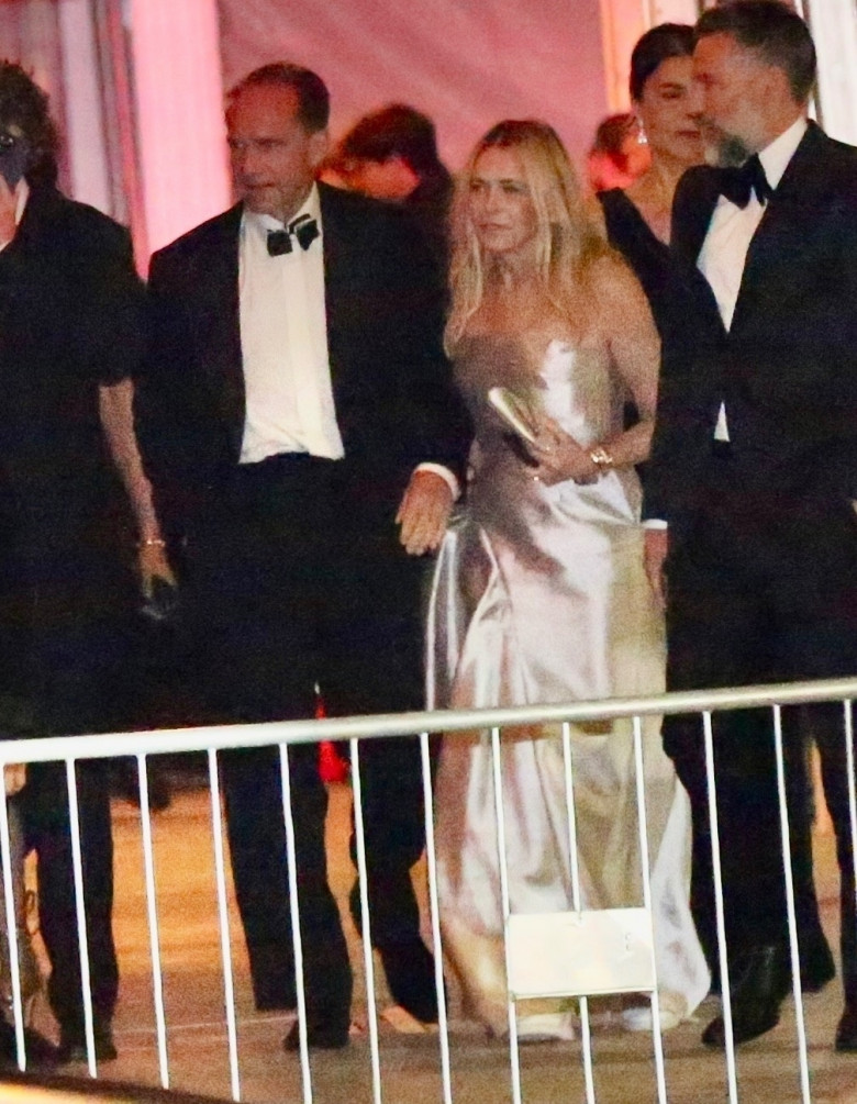 Ralph Fiennes and Chelsea Handler spark romance rumors leaving Vanity Fair Oscar Party hand in hand