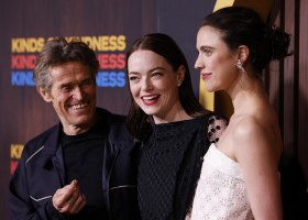 Willem Dafoe, Emma Stone și Margaret Qualley/ Profimedia