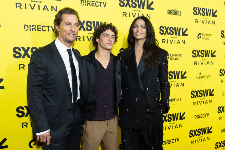 mattjew mcconaughey, sotia si fiul levi (2)