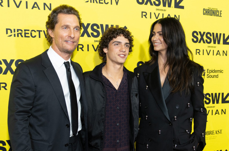 mattjew mcconaughey, sotia si fiul levi (3)