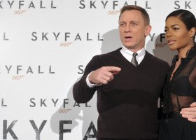 naomie harris si daniel craig (3)