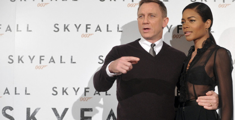 naomie harris si daniel craig (3)