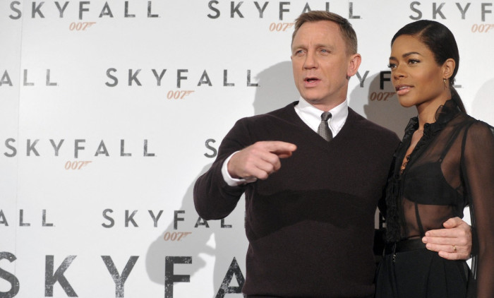 naomie harris si daniel craig (3)