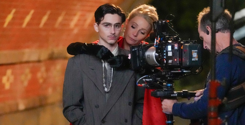 Gwyneth Paltrow/Timothee Chalamet on the set of "Marty Supreme"