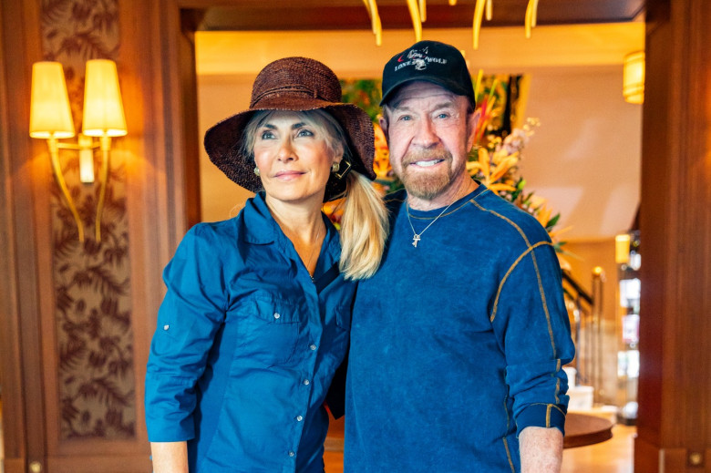 chuck norris si sotia lui