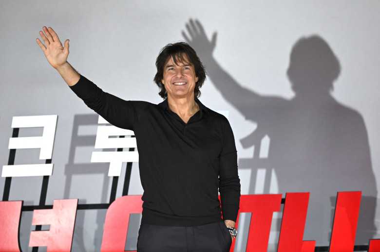 Tom Cruise (2)