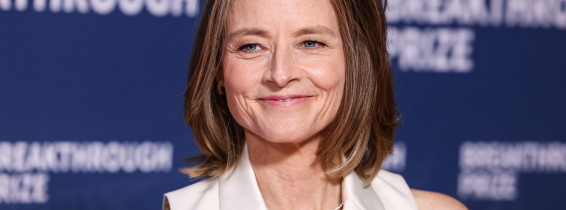 SANTA MONICA, LOS ANGELES, CALIFORNIA, USA - APRIL 05: Jodie Foster arrives at the 11th Breakthrough Prize Ceremony held at the Barker Hangar on April 5, 2025 in Santa Monica, Los Angeles, California, United States. (Photo by Xavier Collin/Image Press Age