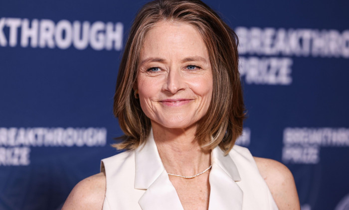 SANTA MONICA, LOS ANGELES, CALIFORNIA, USA - APRIL 05: Jodie Foster arrives at the 11th Breakthrough Prize Ceremony held at the Barker Hangar on April 5, 2025 in Santa Monica, Los Angeles, California, United States. (Photo by Xavier Collin/Image Press Age