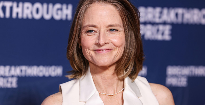 SANTA MONICA, LOS ANGELES, CALIFORNIA, USA - APRIL 05: Jodie Foster arrives at the 11th Breakthrough Prize Ceremony held at the Barker Hangar on April 5, 2025 in Santa Monica, Los Angeles, California, United States. (Photo by Xavier Collin/Image Press Age