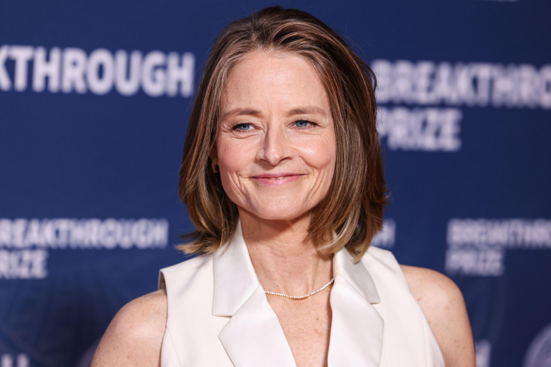 SANTA MONICA, LOS ANGELES, CALIFORNIA, USA - APRIL 05: Jodie Foster arrives at the 11th Breakthrough Prize Ceremony held at the Barker Hangar on April 5, 2025 in Santa Monica, Los Angeles, California, United States. (Photo by Xavier Collin/Image Press Age
