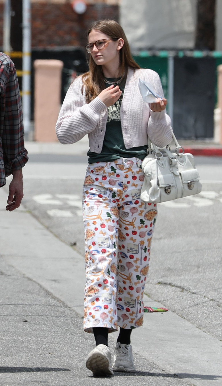 PREMIUM EXCLUSIVE Ben Affleck and daughter Violet outing, Violet carrying amazing vintage Marc Jacobs bag
