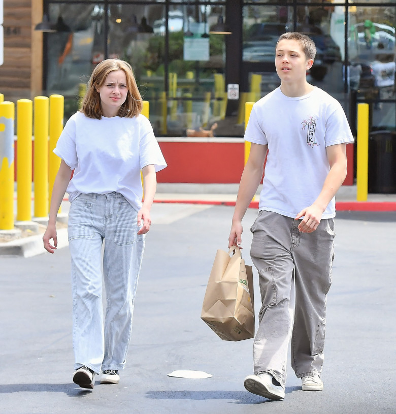 gemenii vivienne și knox jolie-pitt
