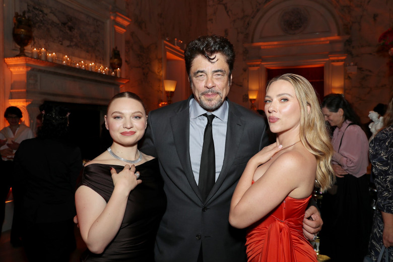 Benicio del Toro, Scarlett Johansson și Mia Threapleton
