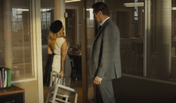 liam neeson si pamela anderson in the naked gun (1)