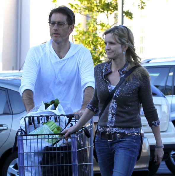 EXCLUSIVE - Courtney Thorne-Smith gets groceries