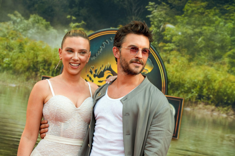 Scarlett Johansson și Jonathan Bailey/ Profimedia