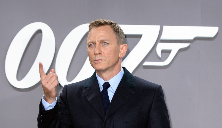 DANIEL CRAIG