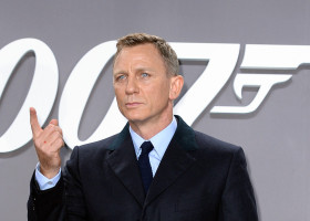 DANIEL CRAIG