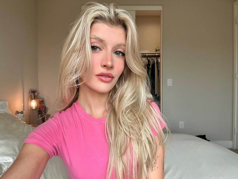 Charlie Sheen's daughter Sami Sheen, 19, Documents Her Boob Job