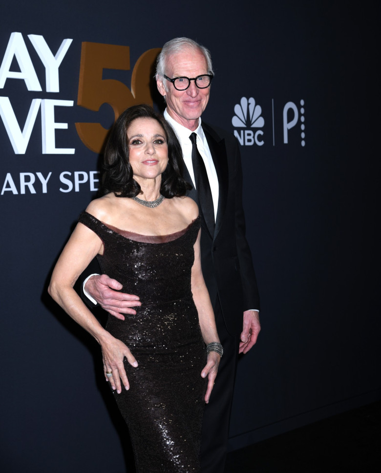 Julia Louis-Dreyfus și Brad Hall