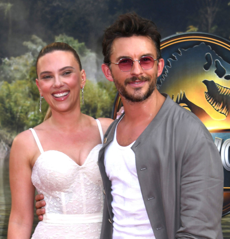 Scarlett Johansson și Jonathan Bailey