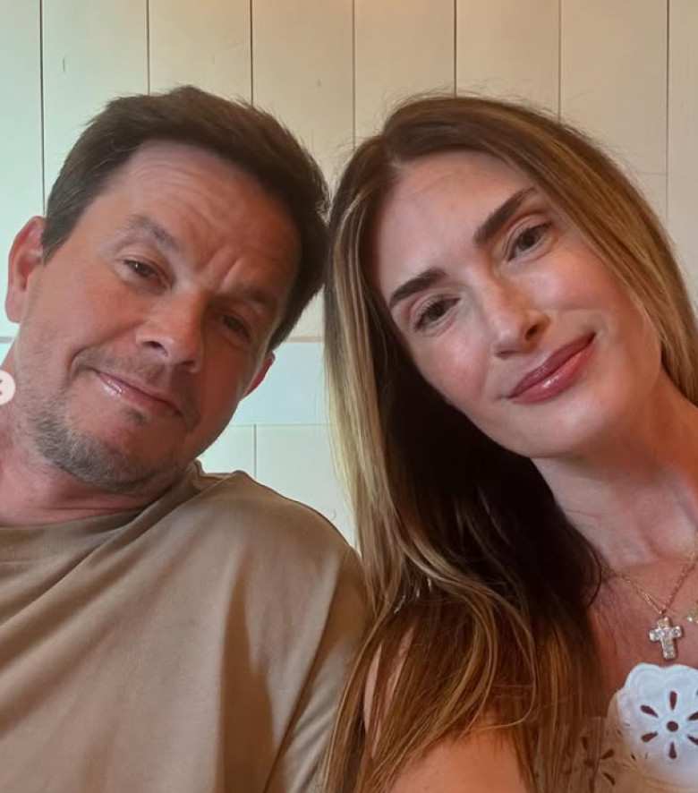 mark wahlberg si sotia lui