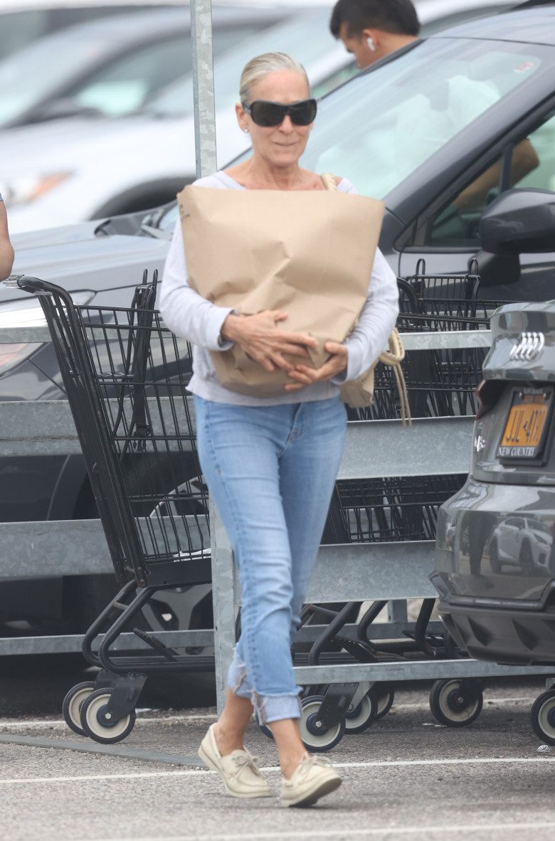 EXCLUSIVE Sarah Jessica Parker And Matthew Broderick Shopping In The Hamptons