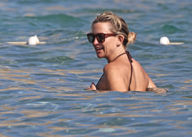 Kate Hudson, Dakota Johnson and Sofia Vergara celebrate 4th of July with beachside lunch in Ibiza