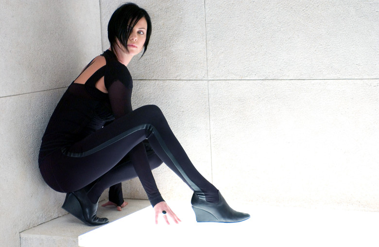 Charlize Theron, la un pas să-și rupă gâtul pe platourile „Aeon Flux”