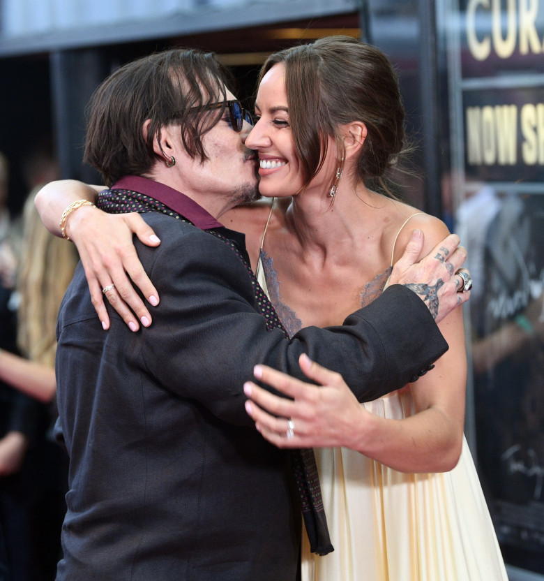 Johnny Depp și Antonia Desplat/ Profimedia