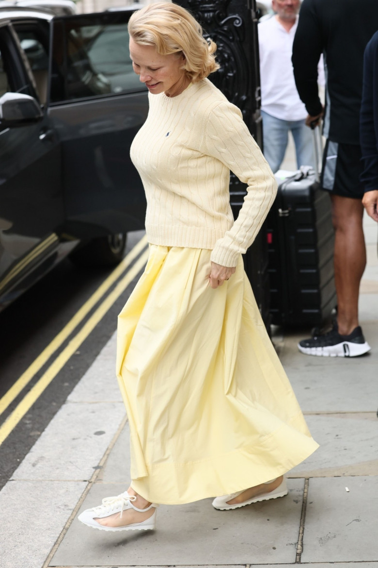 After recently causing a media frenzy, Pamela Anderson and Liam Neeson leave a London hotel.