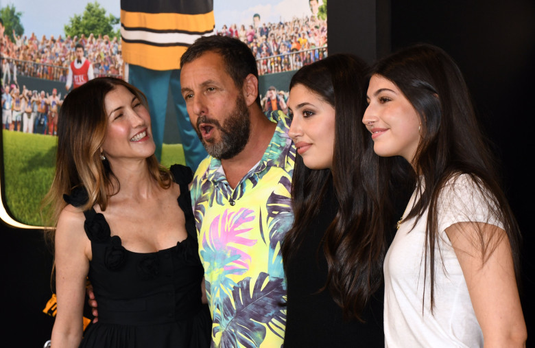 Adam și Jackie Sandler, alături de fiicele lor, Sadie și Sunny/ Profimedia