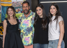Adam și Jackie Sandler, alături de fiicele lor, Sadie și Sunny/ Profimedia