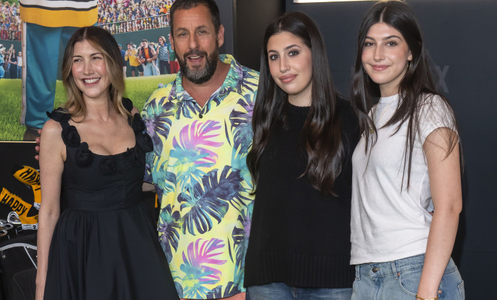 Adam și Jackie Sandler, alături de fiicele lor, Sadie și Sunny/ Profimedia