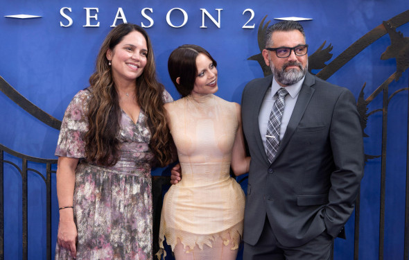 Jenna Ortega, alături de părinții ei Natalie și Edward la premiera serialului „Wednesday”/ Profimedia