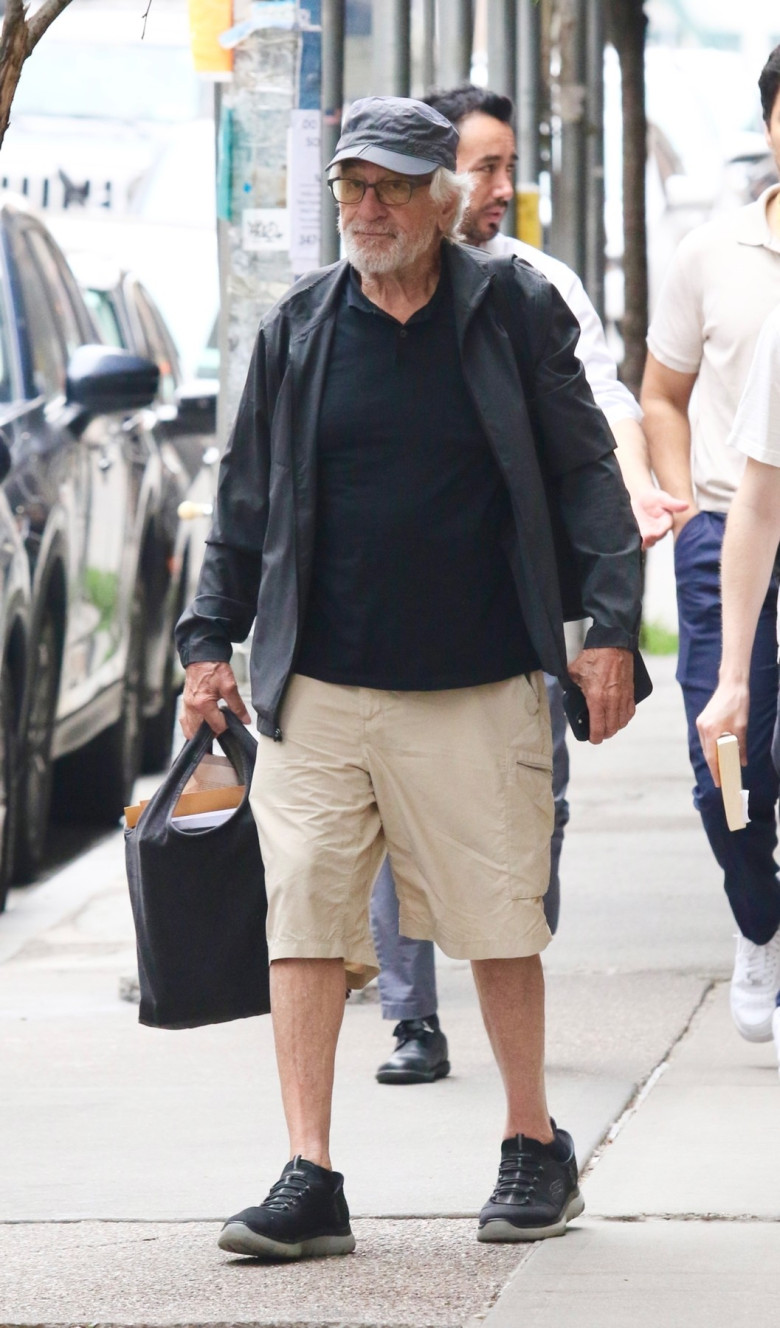 Robert De Niro gets unnoticed during a walk while running errands in New York