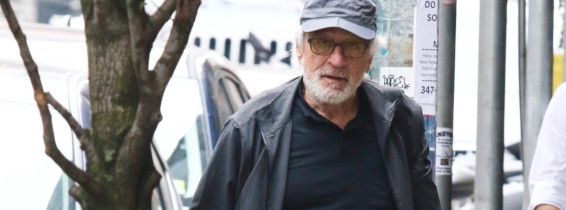 Robert De Niro gets unnoticed during a walk while running errands in New York