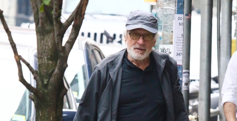Robert De Niro gets unnoticed during a walk while running errands in New York