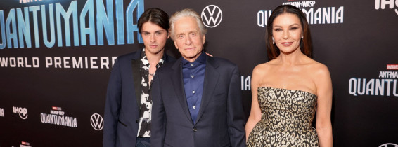 Catherine Zeta-Jones și Michael Douglas, alături de fiul lor, Dylan