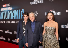Catherine Zeta-Jones și Michael Douglas, alături de fiul lor, Dylan