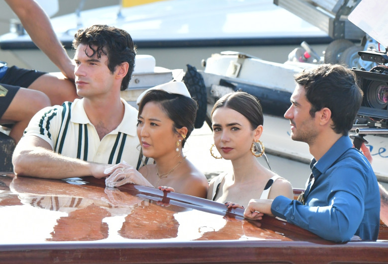Lily Collins, surprinsă la filmările pentru „Emily in Paris” în Veneția/ Profimedia