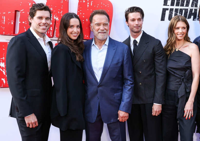 Arnold Schwarzenegger, alături de copiii săi și ai Mariei Shriver