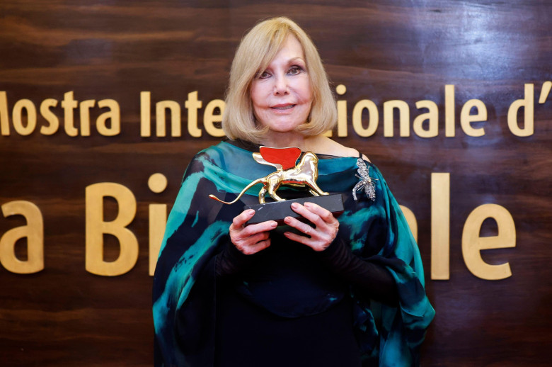 Kim Novak mit dem Goldenen Löwen für ihr Lebenswerk auf der Biennale di Venezia 2025 / 82. Internationale Filmfestspiele von Venedig. Venedig, 01.09.2025