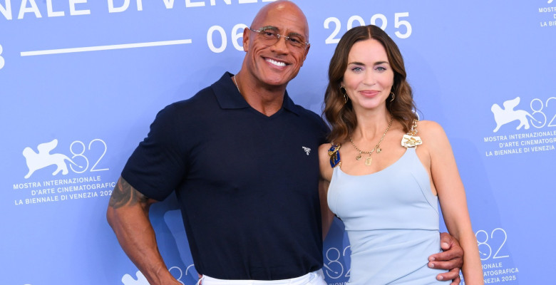 Dwayne Johnson și Emily Blunt