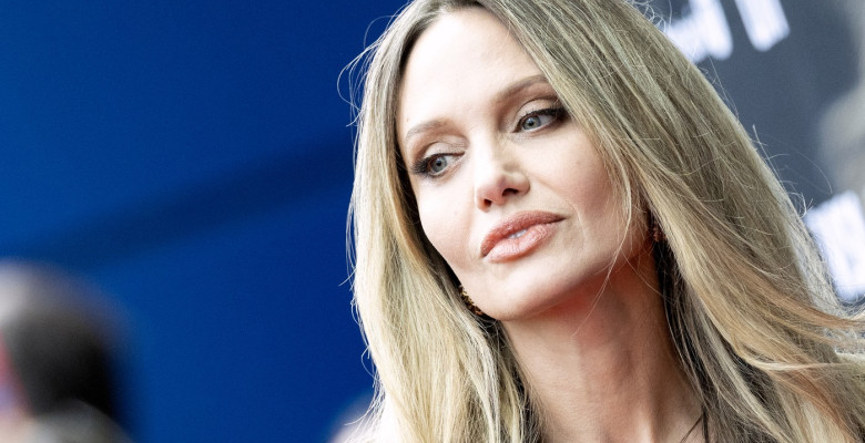 Angelina Jolie (18)