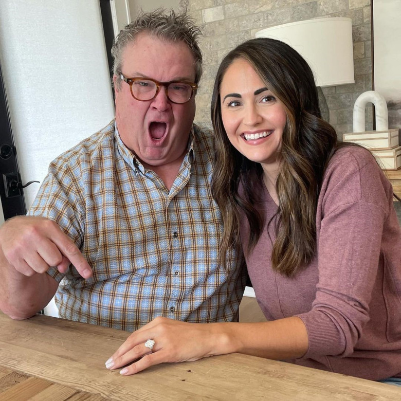 Eric Stonestreet si Lindsay Schweitzer