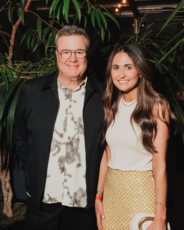 Eric Stonestreet si Lindsay Schweitzer