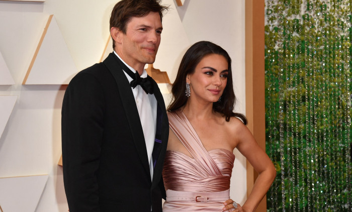 Mila Kunis și Asthon Kutcher (2)