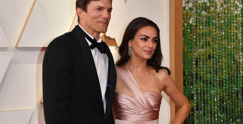 Mila Kunis și Asthon Kutcher (2)