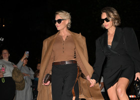 Paris, France. 30th Sep, 2025. Robin Wright, Dylan Penn arriving at Stella McCartney Show during Paris Fashion Week in Paris, France on September 30, 2025. Photo by Julien Reynaud/APS-Medias/ABACAPRESS.COM Credit: Abaca Press/Alamy Live News